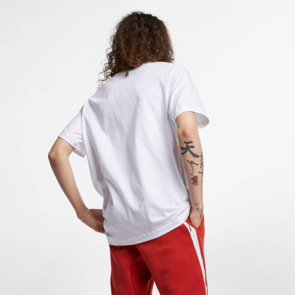 Camiseta Nike Sportswear Club - Image 2