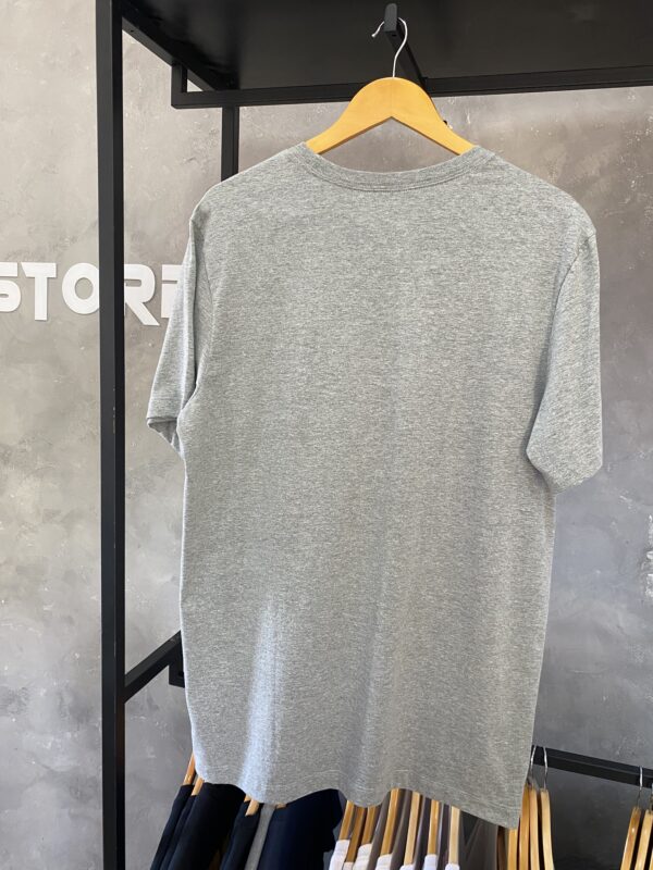 Camiseta Nike Sportswear Basic - Image 3