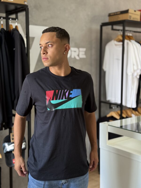 Camiseta Nike Sportswear Club - Image 5