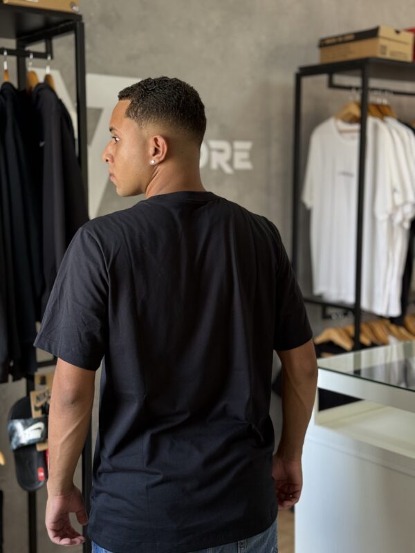 Camiseta Nike Sportswear Club - Image 6