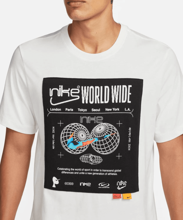 Camiseta Nike Sportswear - Image 2