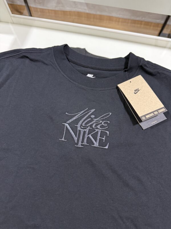 Camiseta Nike Sportswear Monogram - Image 2